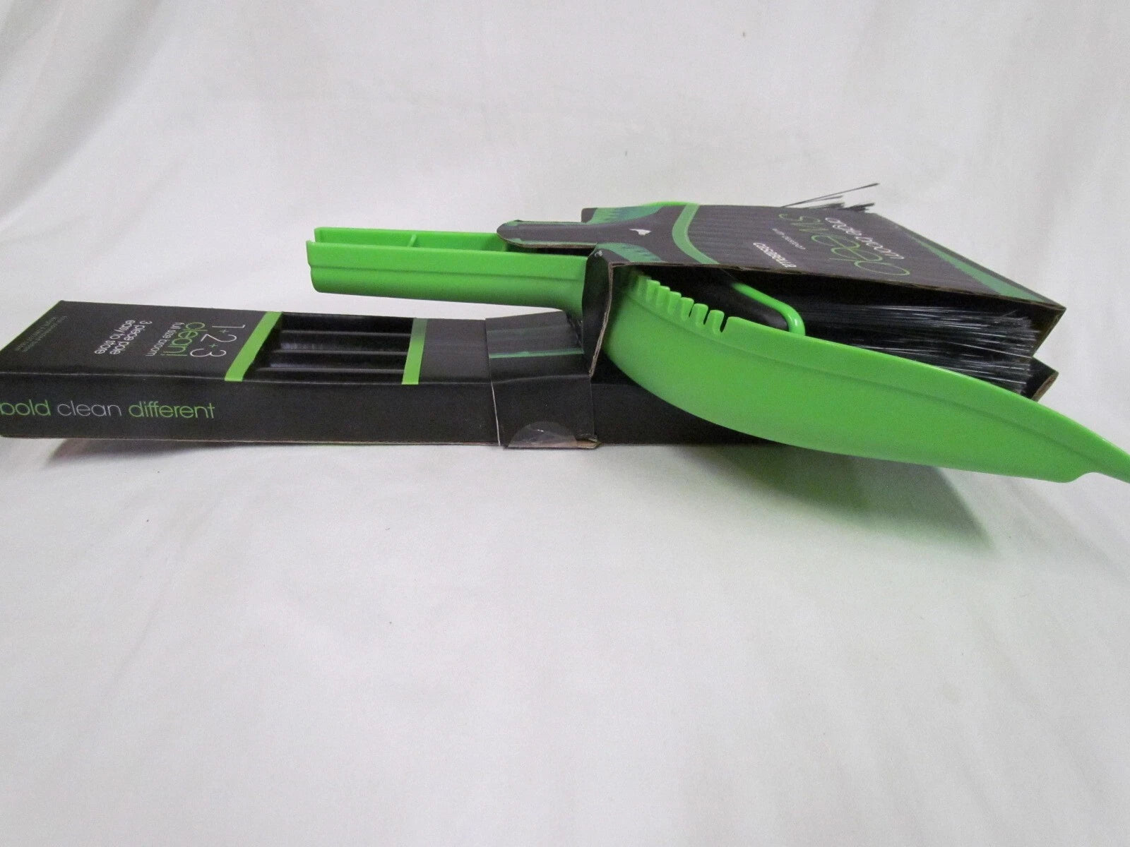 Casabella Basics 3-Piece Angled Broom and Dustpan Cleaning Set, Black/Green New