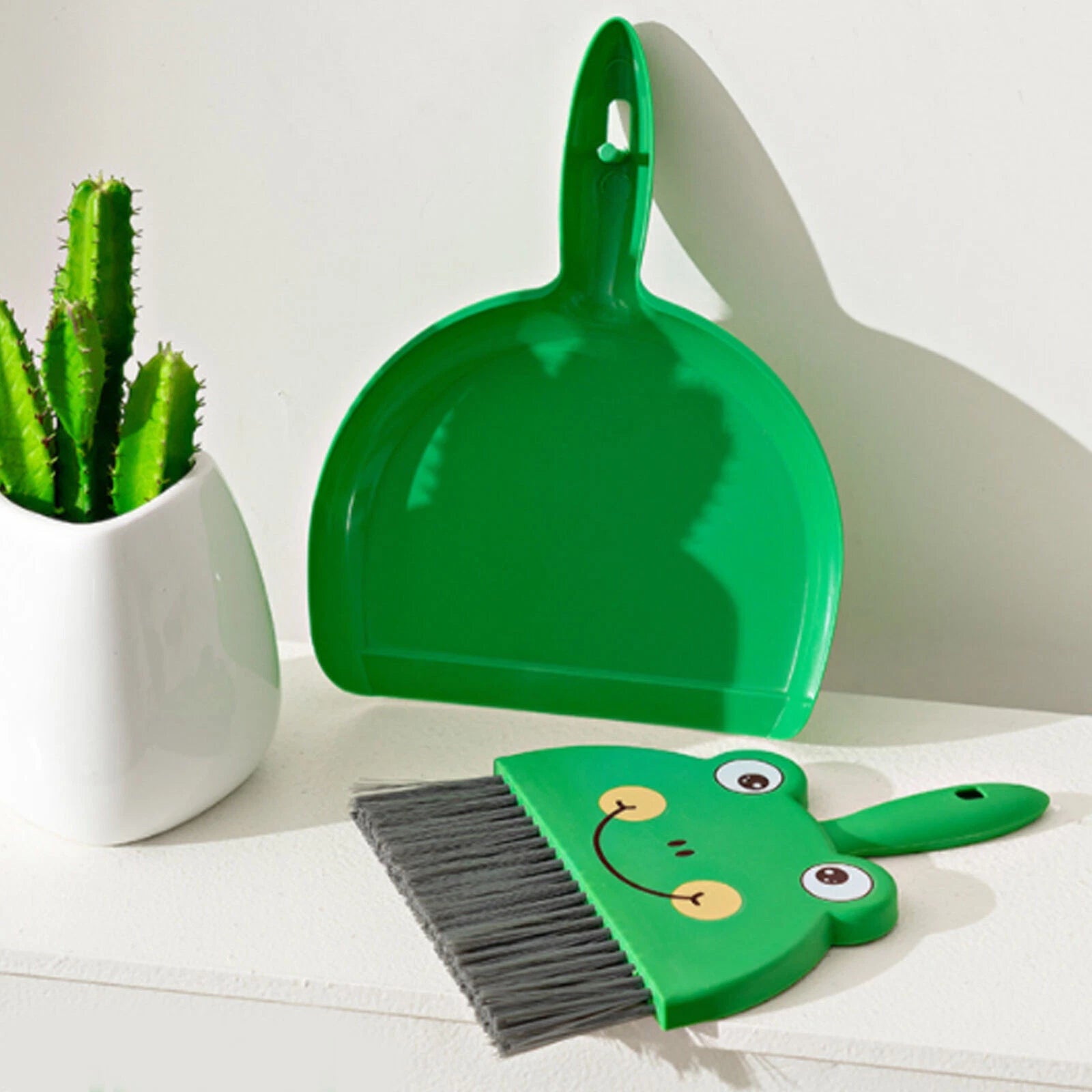 Dustpan and Brush Set Cartoon Mini Portable Cleaning Broom with Dust Pan