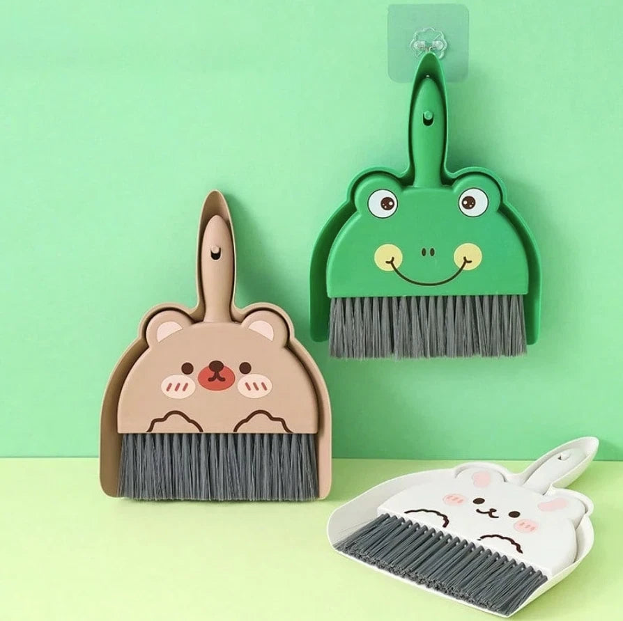 1pc Teddy‑Frog 3D Mini Broom Set – Static Dust, Fun Parent‑Child Tool - NEW