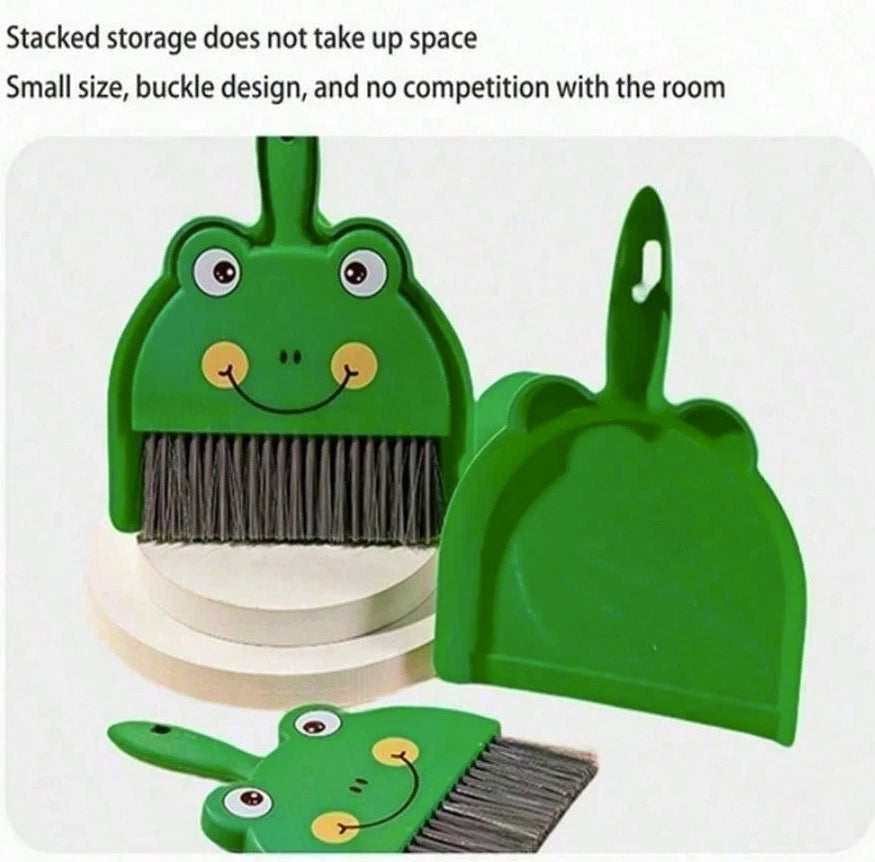 1pc Teddy‑Frog 3D Mini Broom Set – Static Dust, Fun Parent‑Child Tool - NEW