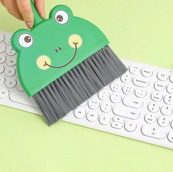 1pc Teddy‑Frog 3D Mini Broom Set – Static Dust, Fun Parent‑Child Tool - NEW
